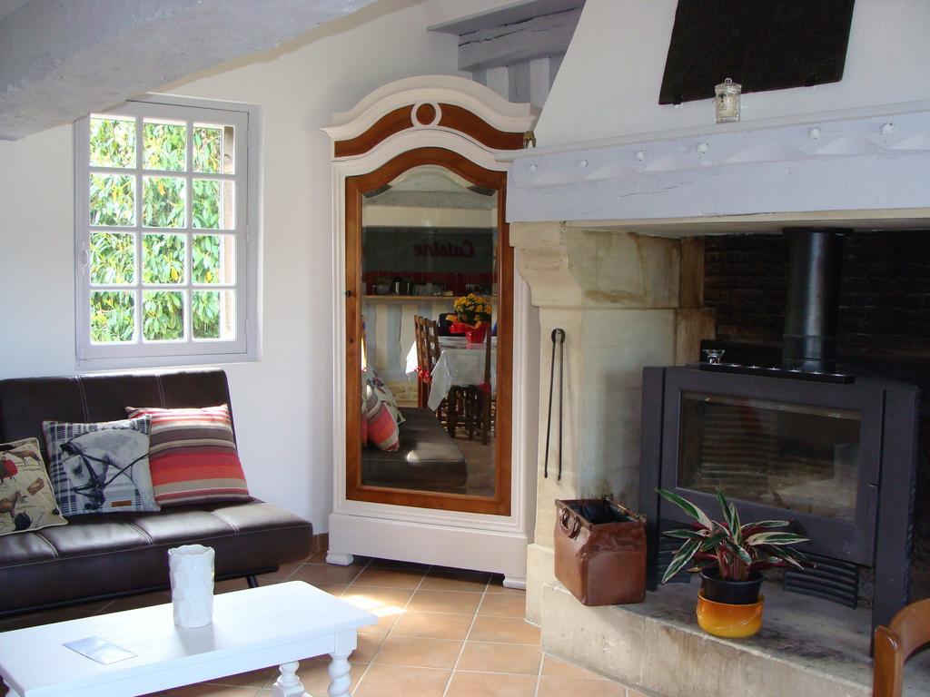 Le Vieux Castel Bed and Breakfast Goustranville Exterior foto