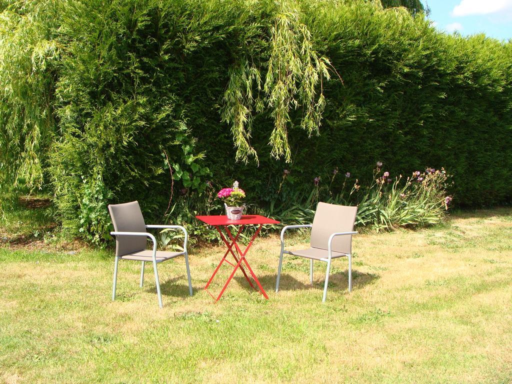 Le Vieux Castel Bed and Breakfast Goustranville Exterior foto