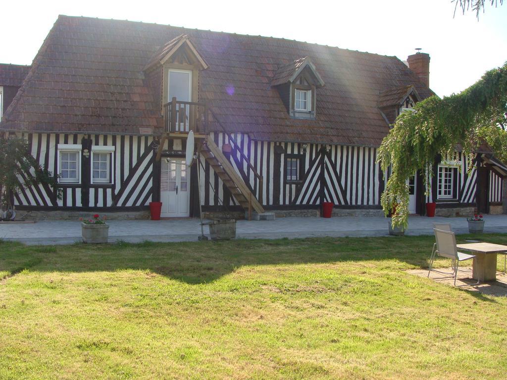 Le Vieux Castel Bed and Breakfast Goustranville Exterior foto