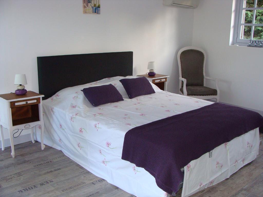 Le Vieux Castel Bed and Breakfast Goustranville Habitación foto