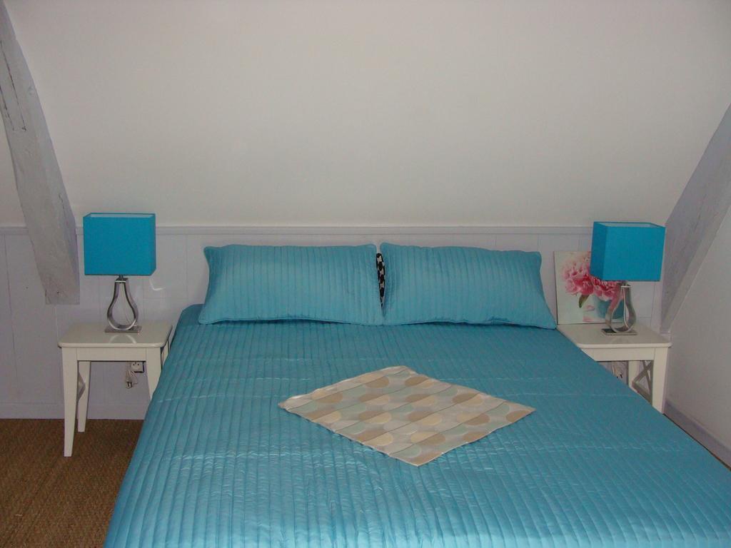 Le Vieux Castel Bed and Breakfast Goustranville Habitación foto