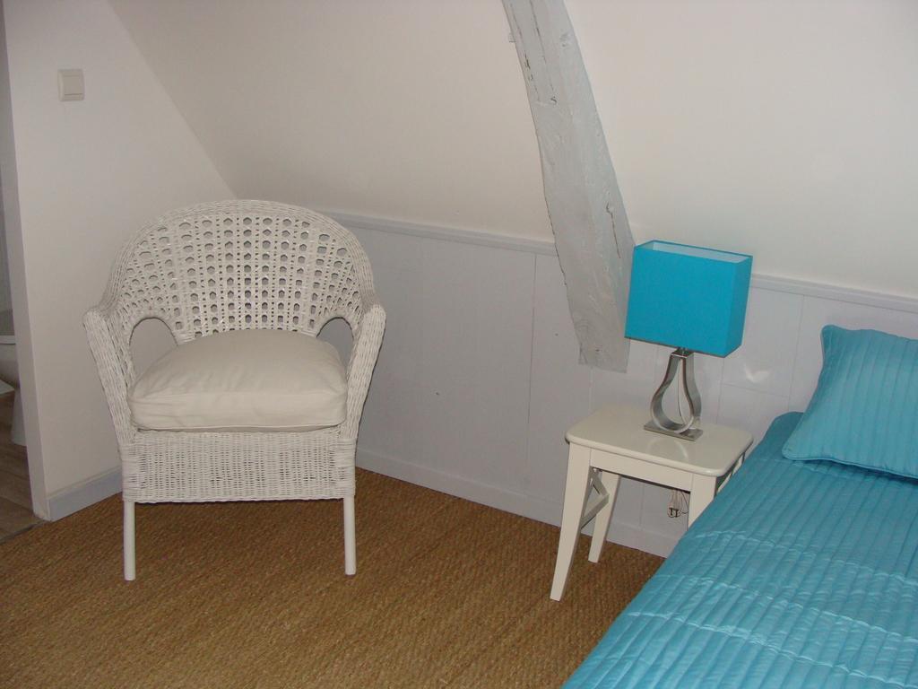 Le Vieux Castel Bed and Breakfast Goustranville Habitación foto