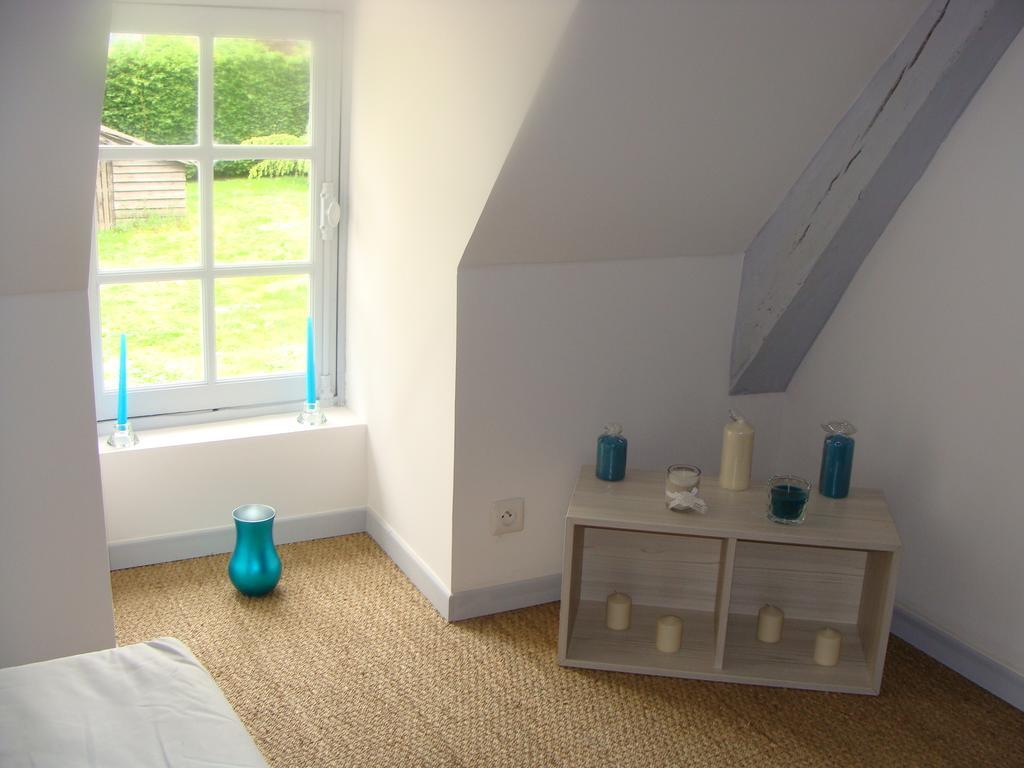 Le Vieux Castel Bed and Breakfast Goustranville Habitación foto